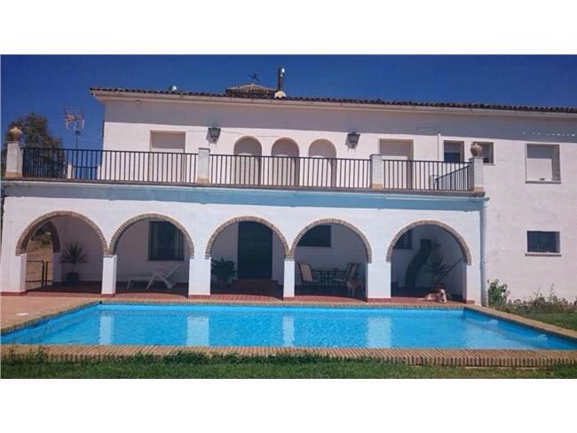 IMPRESIONANTE CHALET EN FINCA DE LUJO