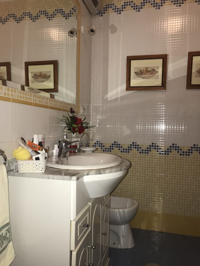ADOSADO EN ZONA MUY TRANQUILA