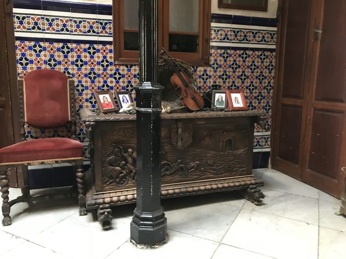 CASA SOLARIEGA EN LA CALLE PRINCIPAL DE VALVERDE