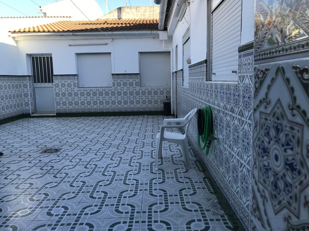 BAR Y VIVIENDA EN PERFECTO ESTADO