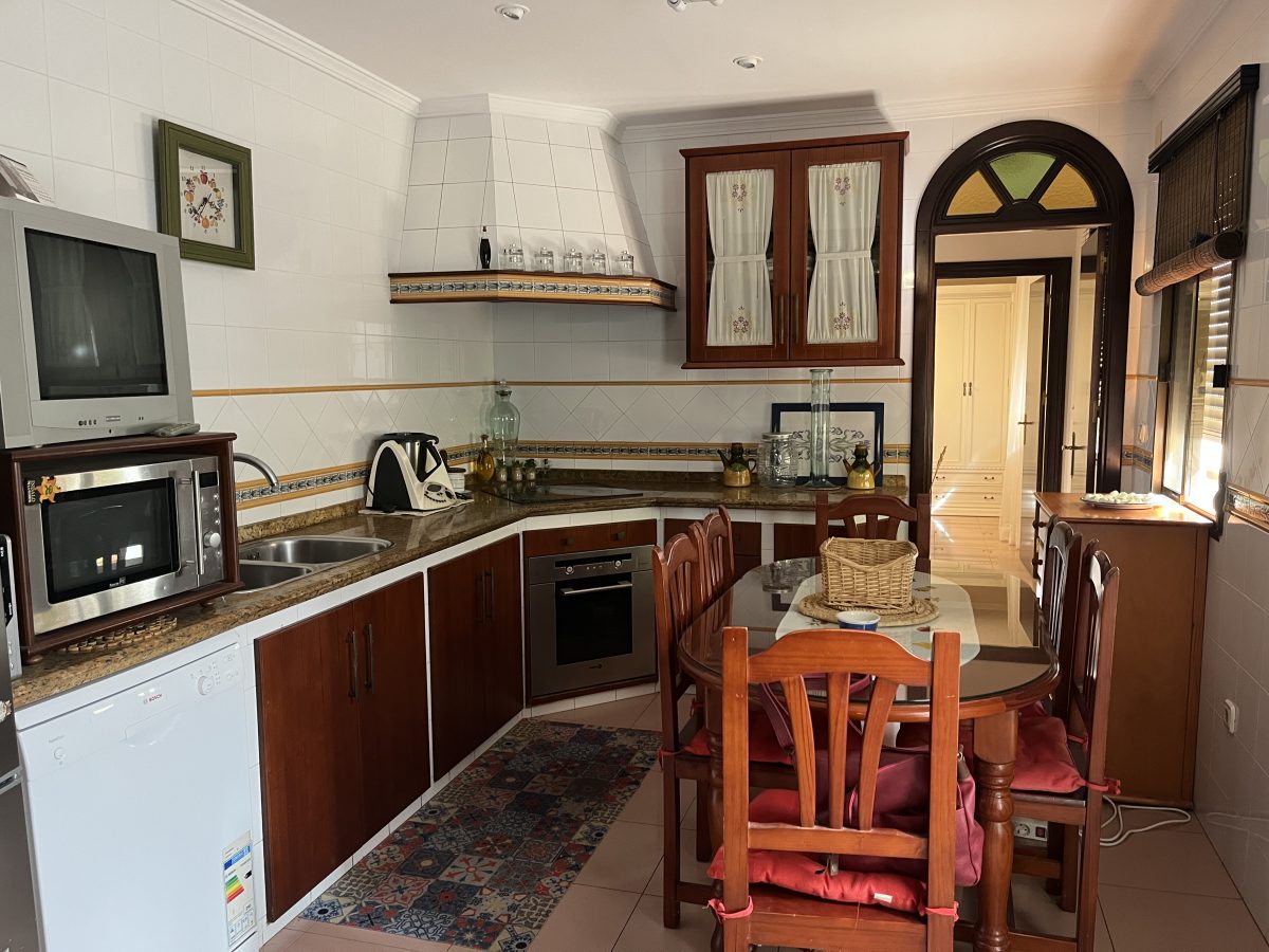 PRECIOSA CASA EN ZONA TRANQUILA