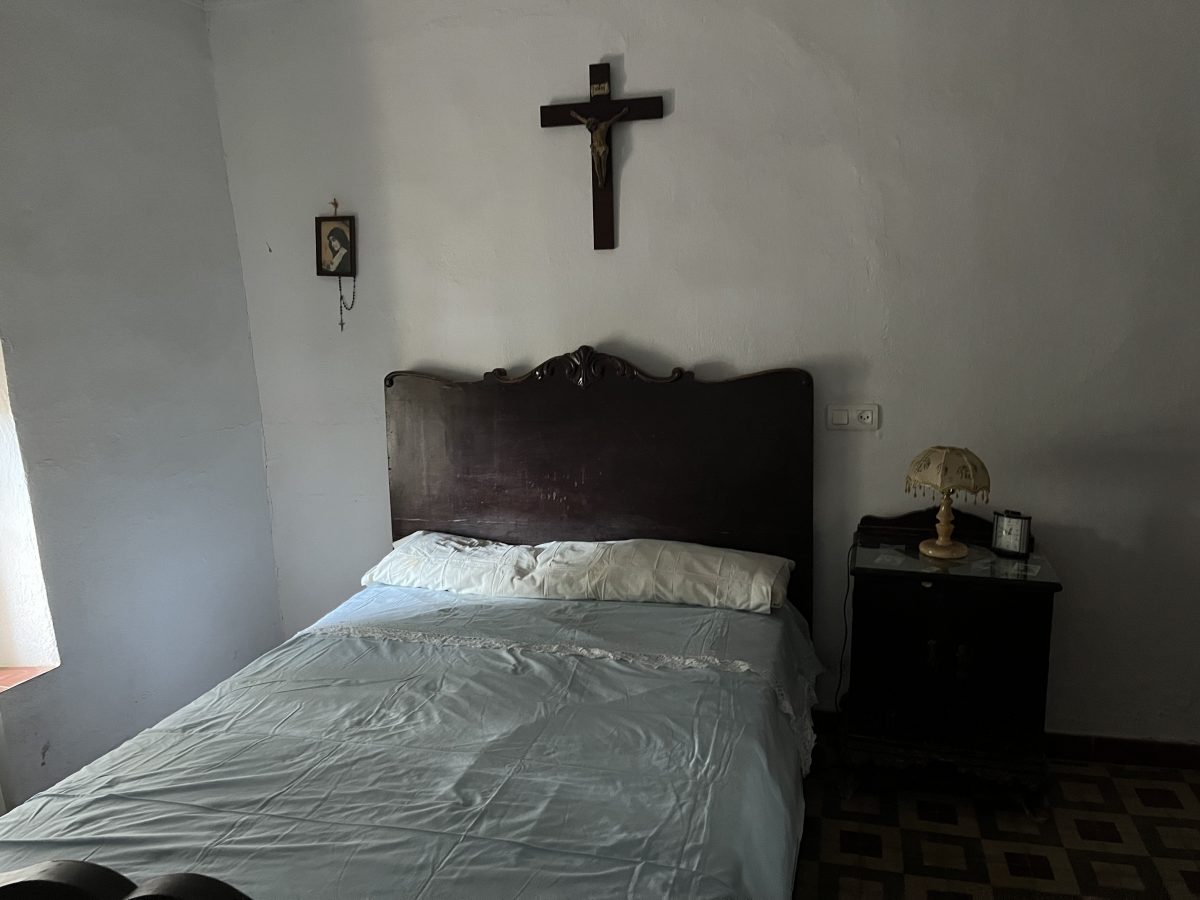 VIVIENDA CON PATIO TEJADO NUEVO