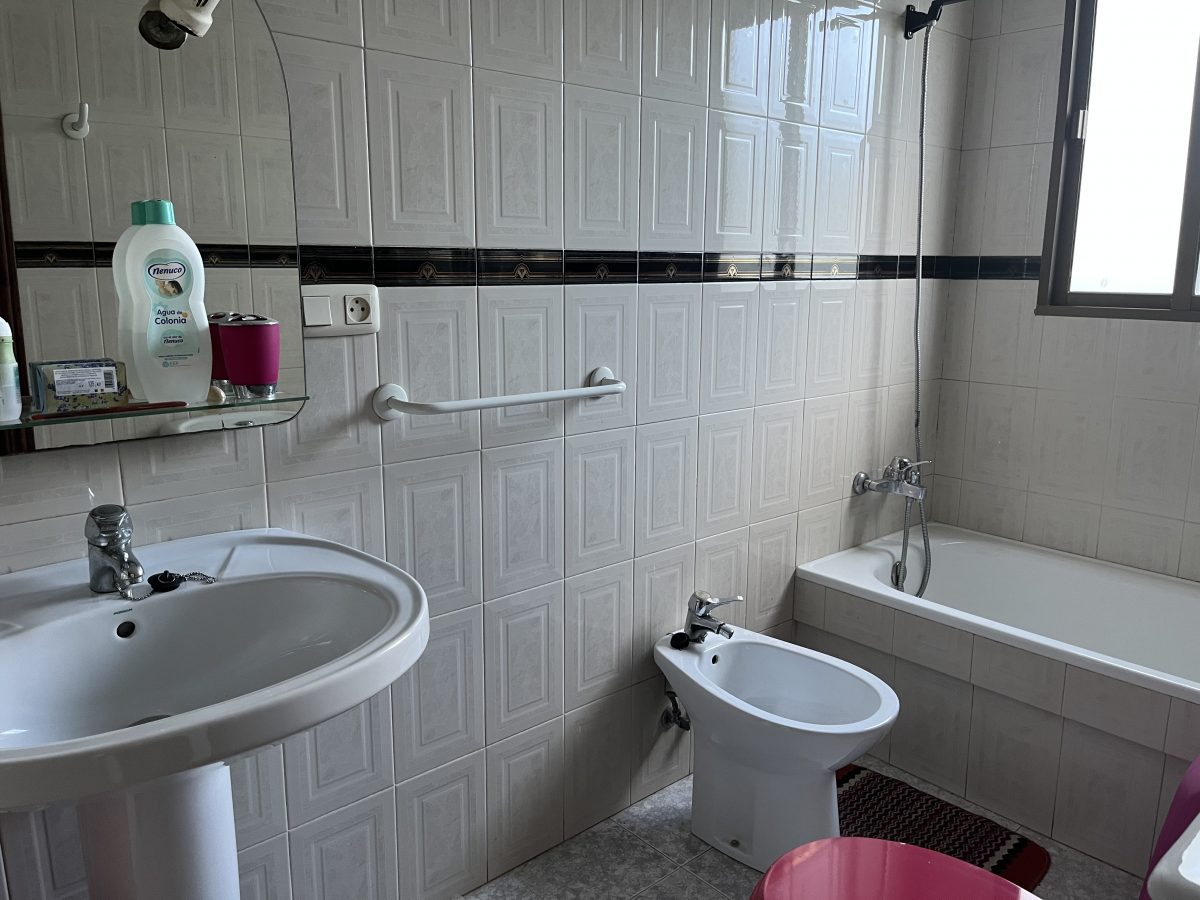 VIVIENDA CON PATIO TEJADO NUEVO