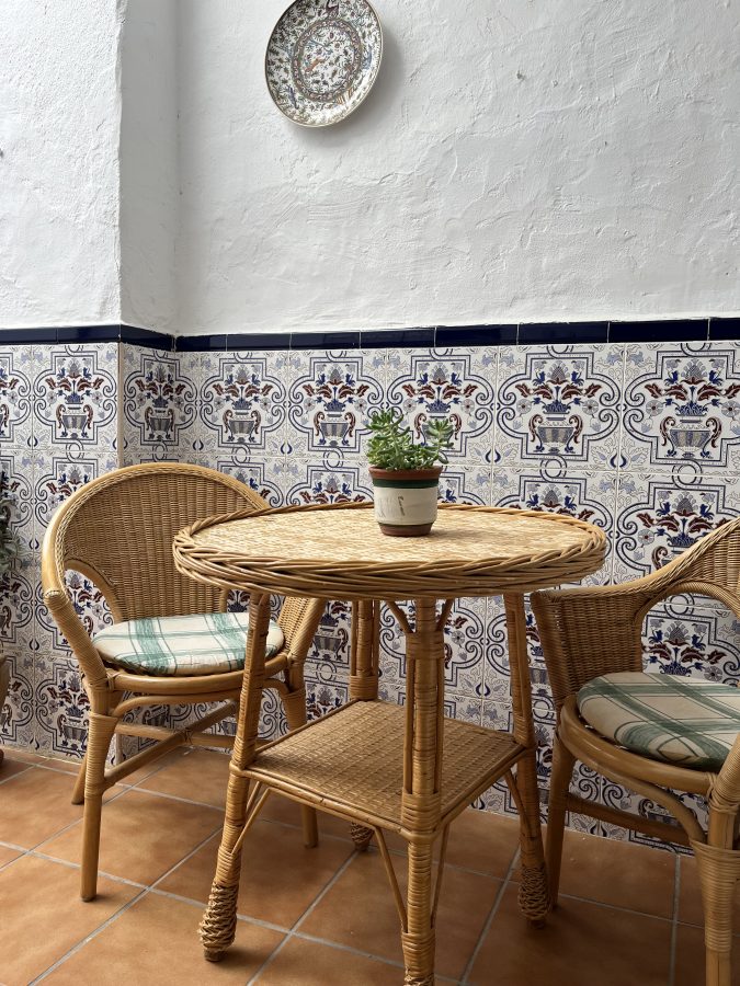 CASA DE DOS PLANTAS CON PATIO Y TERRAZA