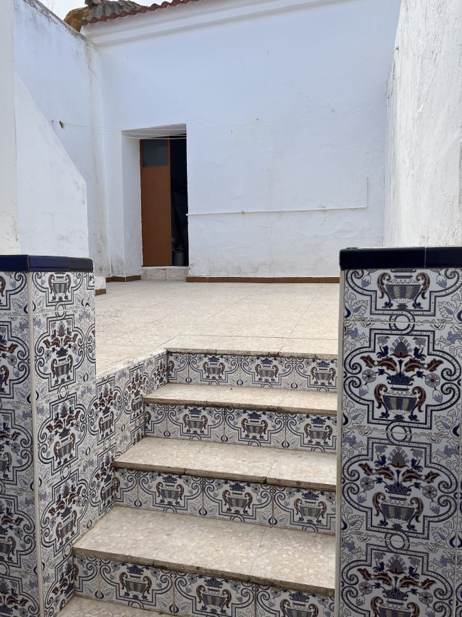CASA DE DOS PLANTAS CON PATIO Y TERRAZA