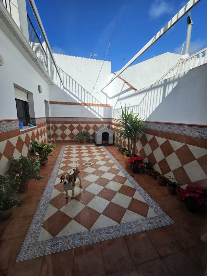 ADOSADO CON GARAJE PATIO Y TERRAZA
