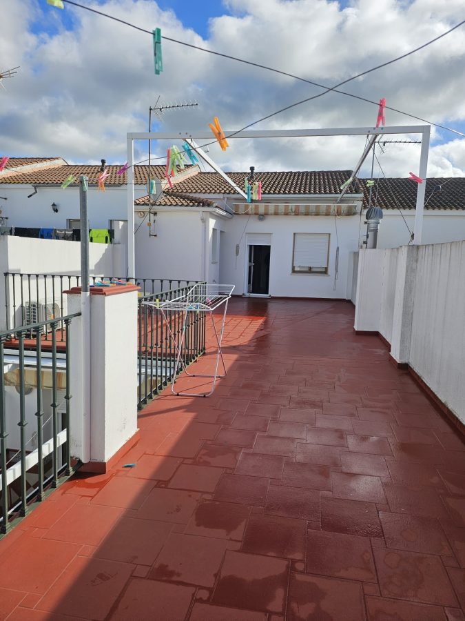 ADOSADO CON GARAJE PATIO Y TERRAZA