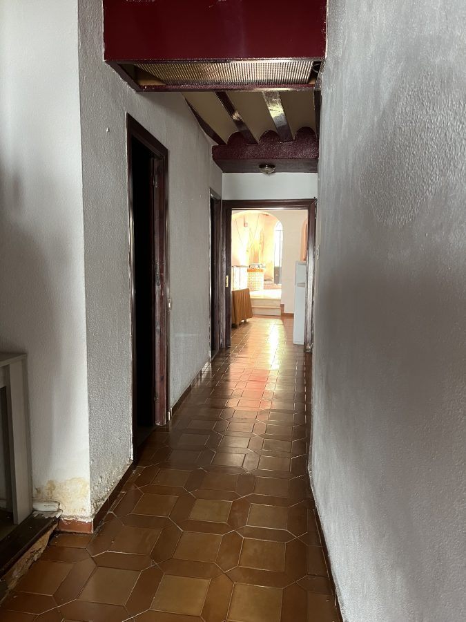 CASA DE DOS PLANTAS CON BOHARDILLA