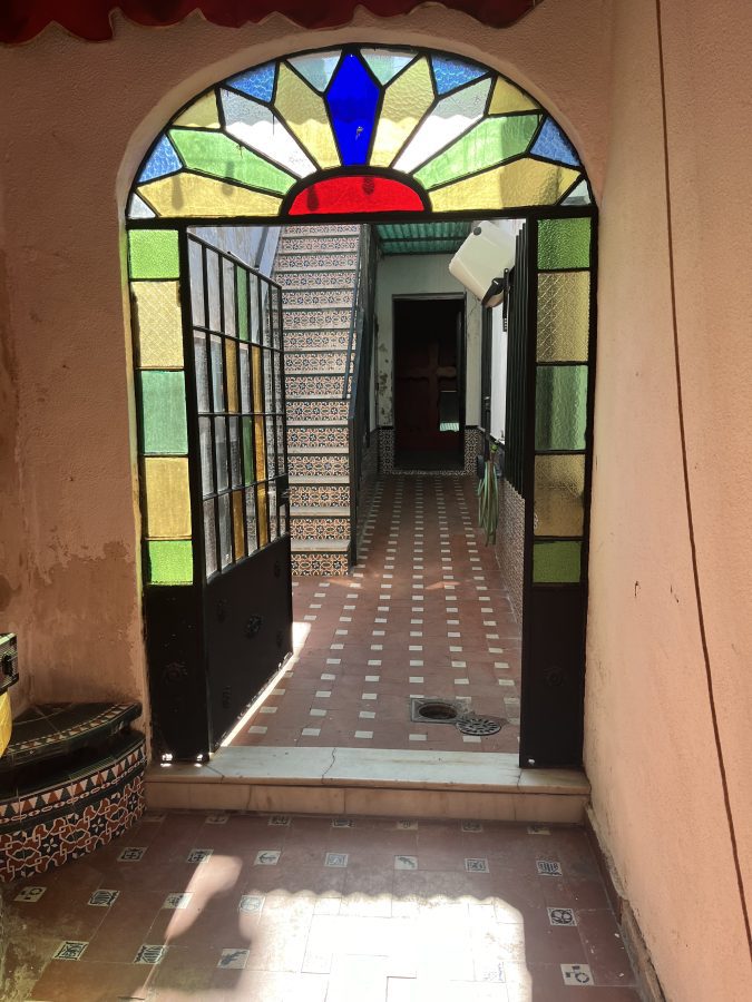 CASA DE DOS PLANTAS CON BOHARDILLA