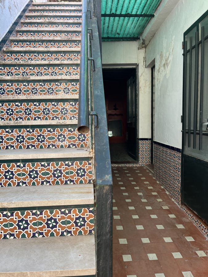 CASA DE DOS PLANTAS CON BOHARDILLA