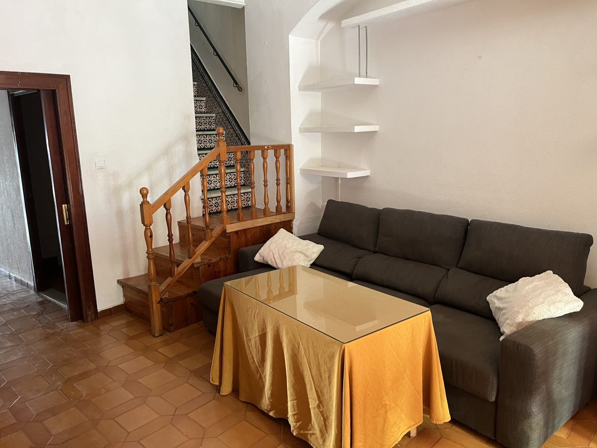 CASA DE DOS PLANTAS CON BOHARDILLA