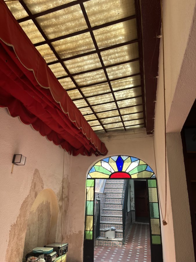 CASA DE DOS PLANTAS CON BOHARDILLA