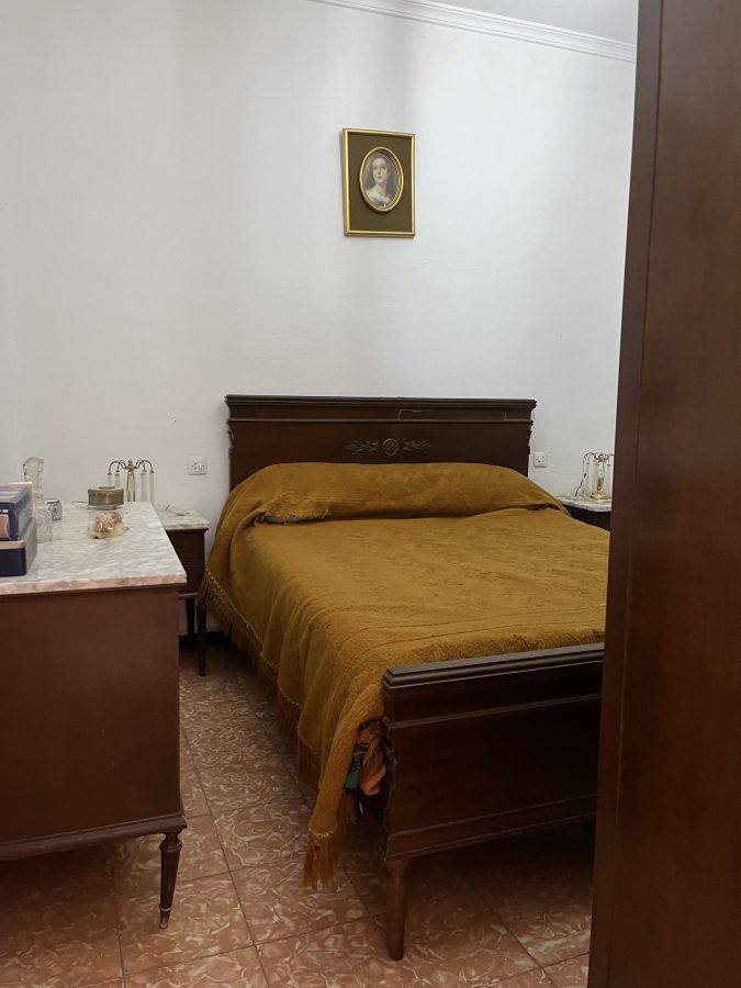 VIVIENDA CON TEJADO NUEVO Y SALIDA A DOS CALLES