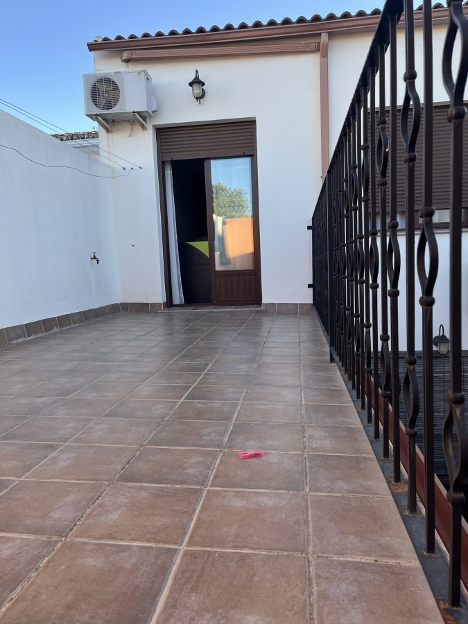 ADOSADO COMPLETAMENTE REFORMADO PRIMERAS CALIDADES
