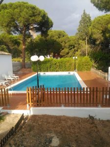 VIVIENDA CON PISCINA EN LOS PINOS