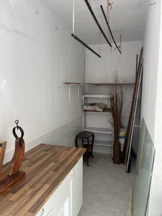 ADOSADO CON CHIMENEA EN ZONA TRANQUILA