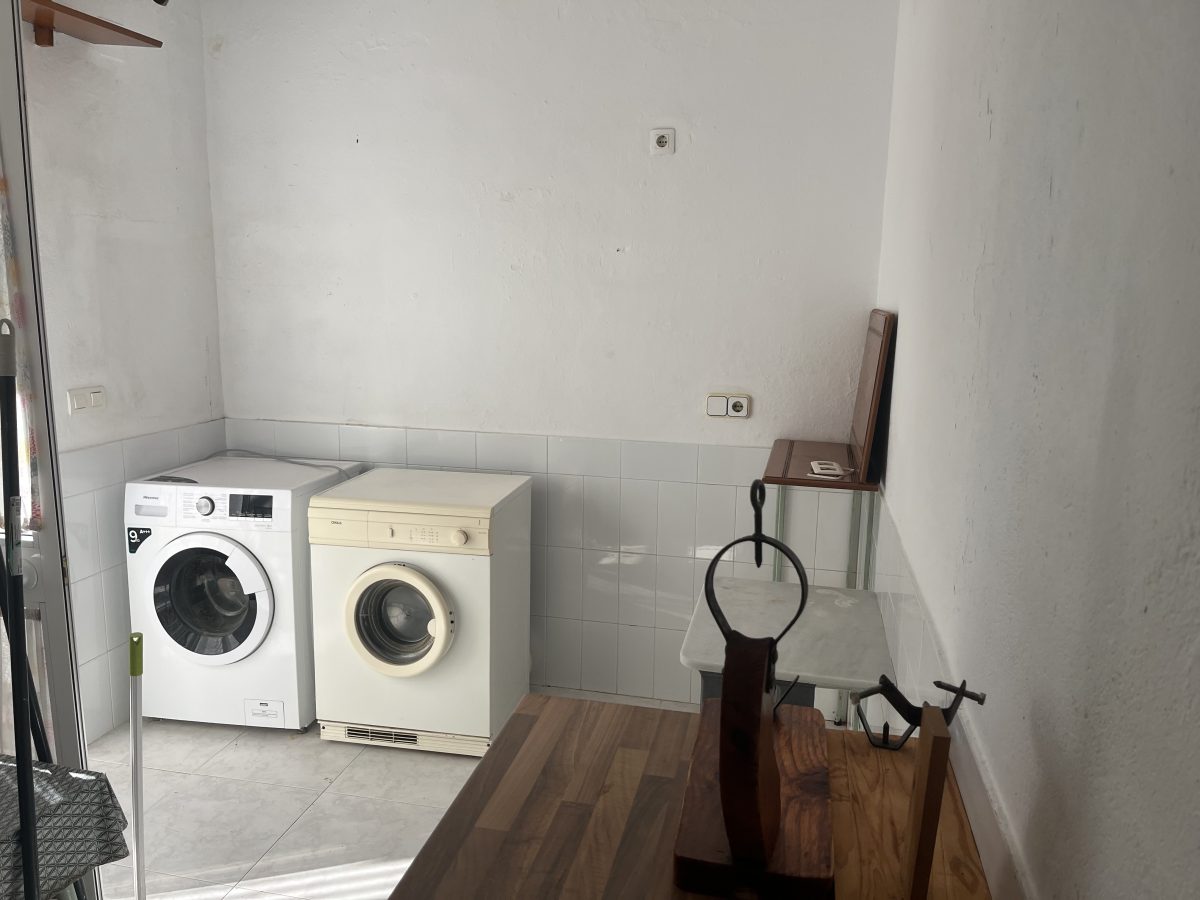 ADOSADO CON CHIMENEA EN ZONA TRANQUILA