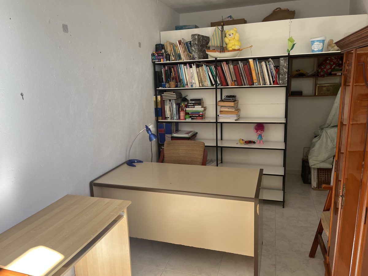 ADOSADO CON CHIMENEA EN ZONA TRANQUILA