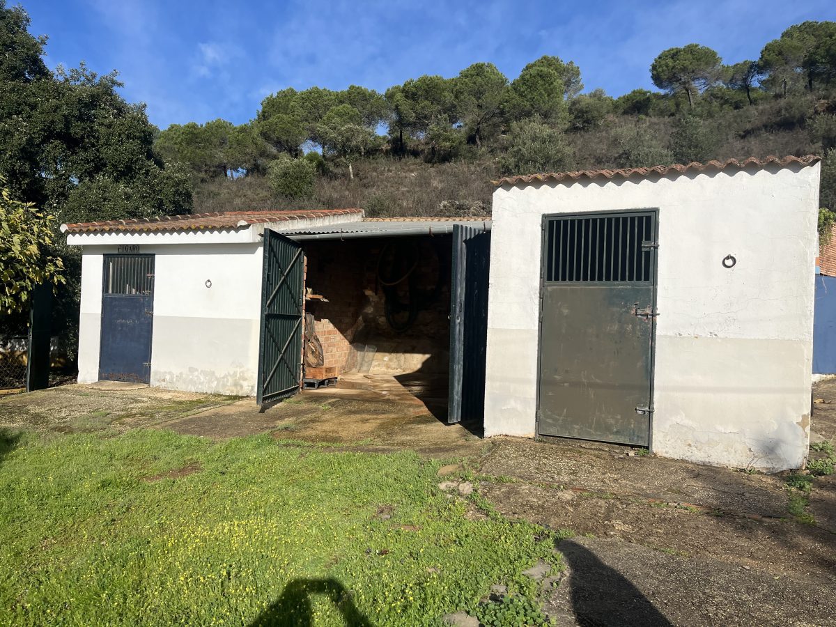 CASA CON PARCELA A 400 METROS DEL PUEBLO