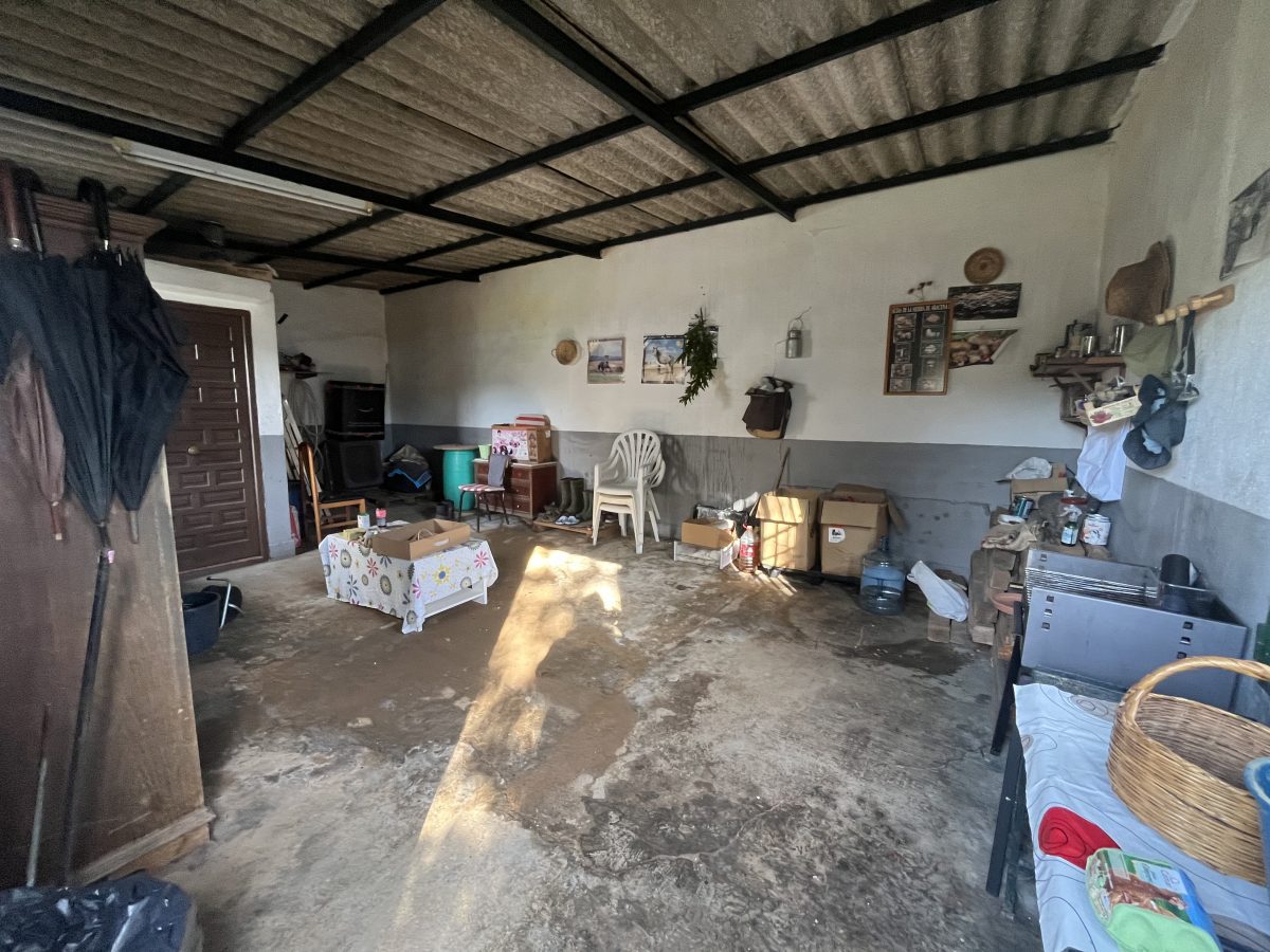 CASA CON PARCELA A 400 METROS DEL PUEBLO