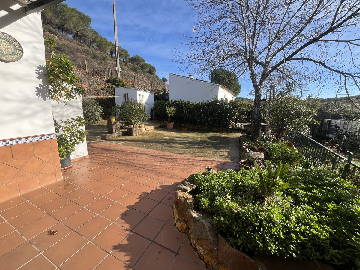 CASA CON PARCELA A 400 METROS DEL PUEBLO