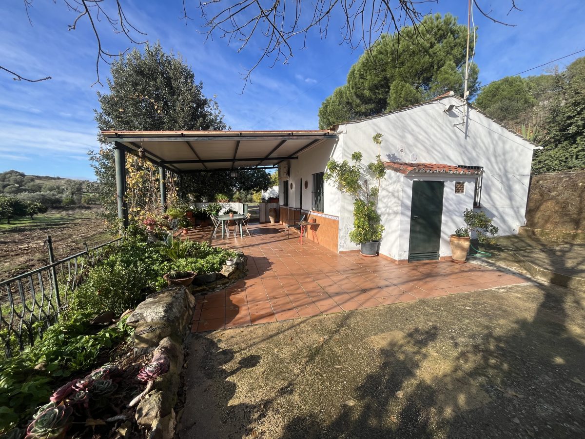 CASA CON PARCELA A 400 METROS DEL PUEBLO
