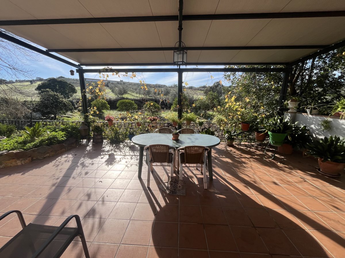 CASA CON PARCELA A 400 METROS DEL PUEBLO