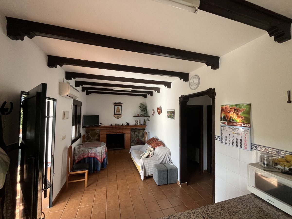 CASA CON PARCELA A 400 METROS DEL PUEBLO