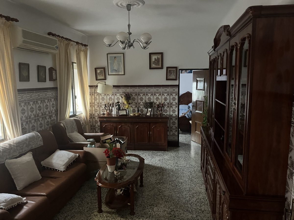 VIVIENDA PLANTA BAJA CON PATIO Y AZOTEA