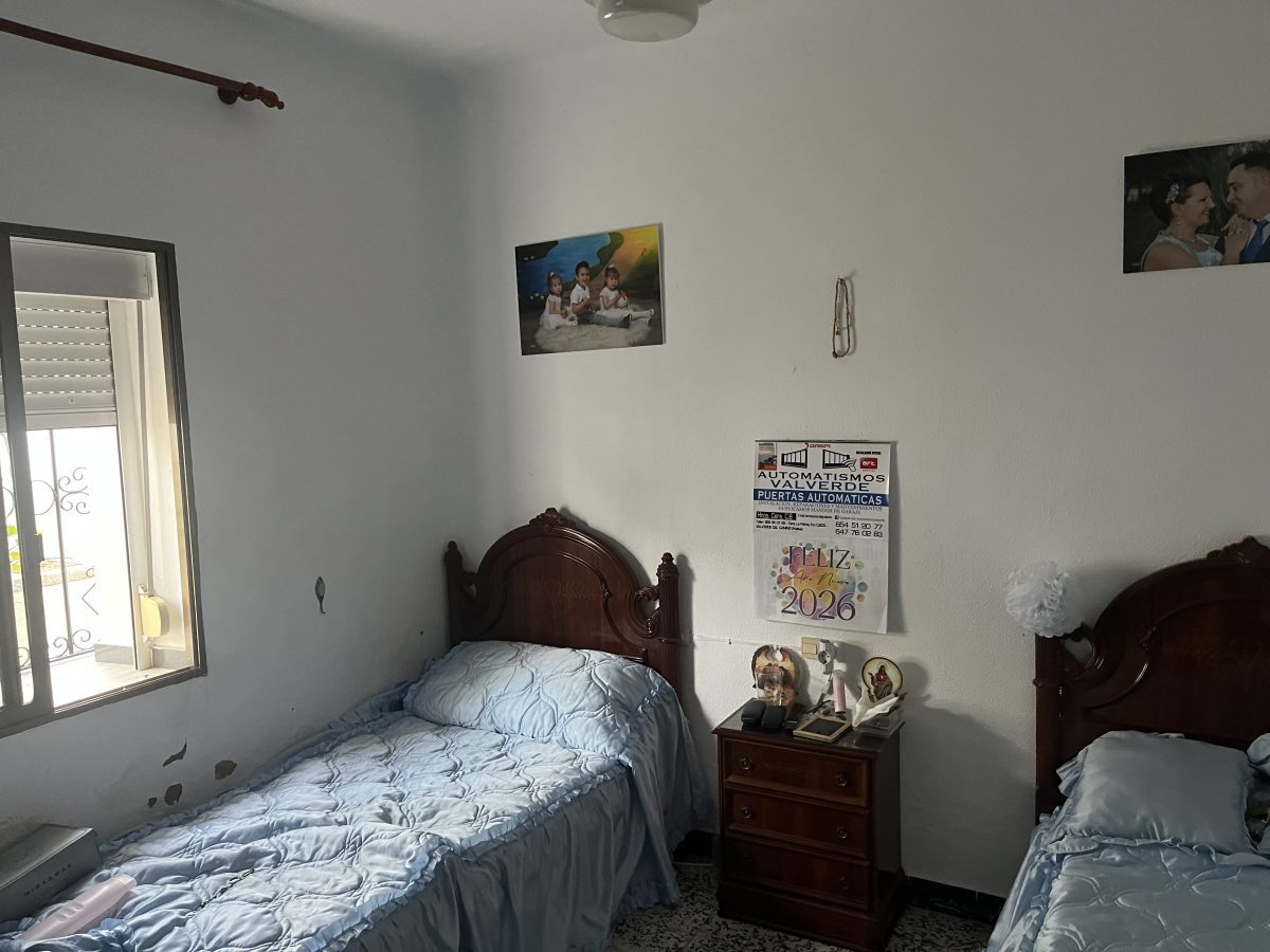 VIVIENDA PLANTA BAJA CON PATIO Y AZOTEA