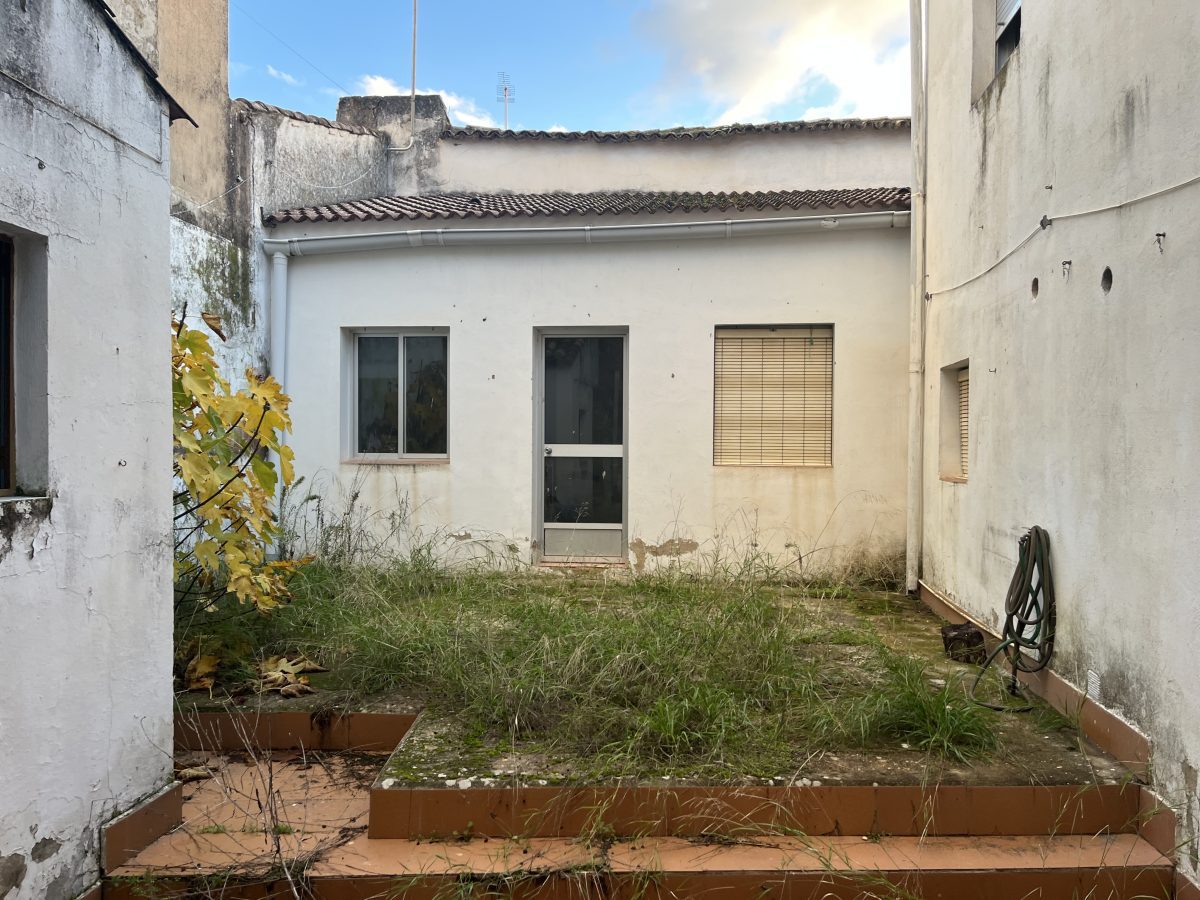 VIVIENDA PLANTA BAJA EN ZONA CENTRO PARA REFORMAR