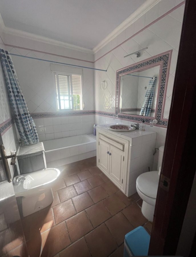CHALET EN LOS PINOS CON INMEJORABLE UBICACIÓN