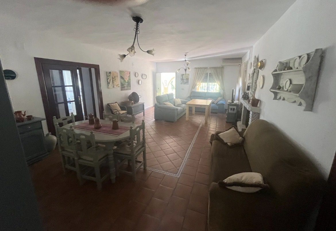 CHALET EN LOS PINOS CON INMEJORABLE UBICACIÓN