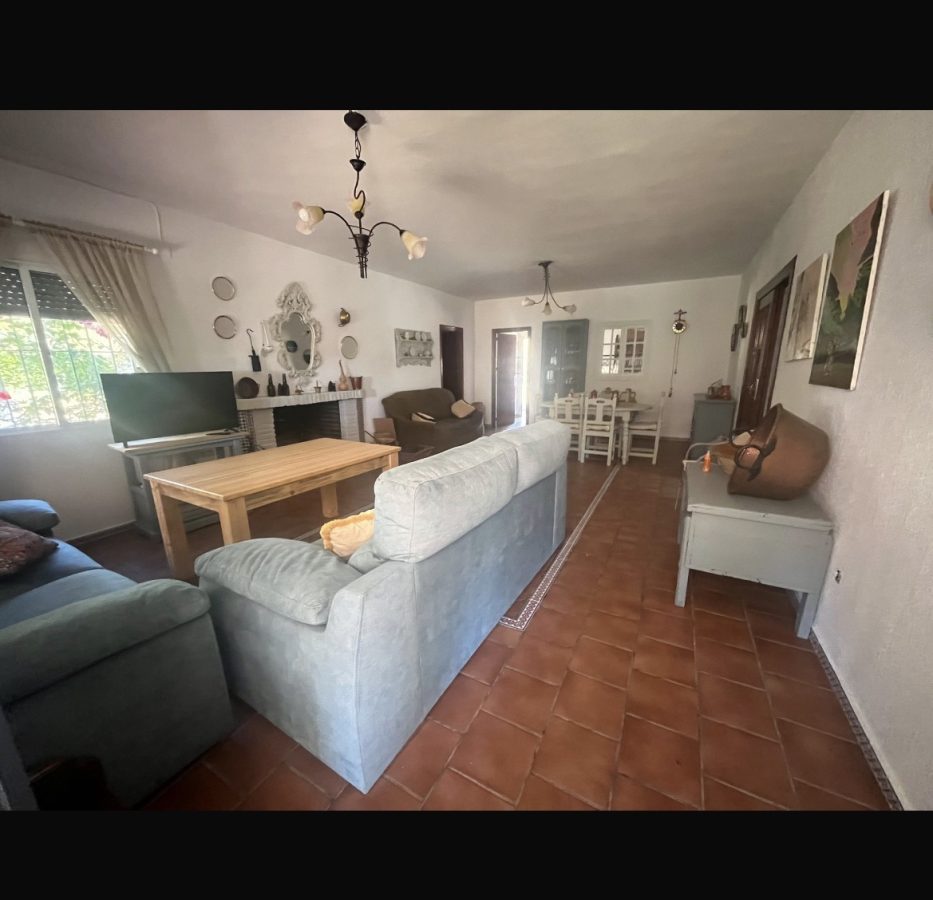 CHALET EN LOS PINOS CON INMEJORABLE UBICACIÓN