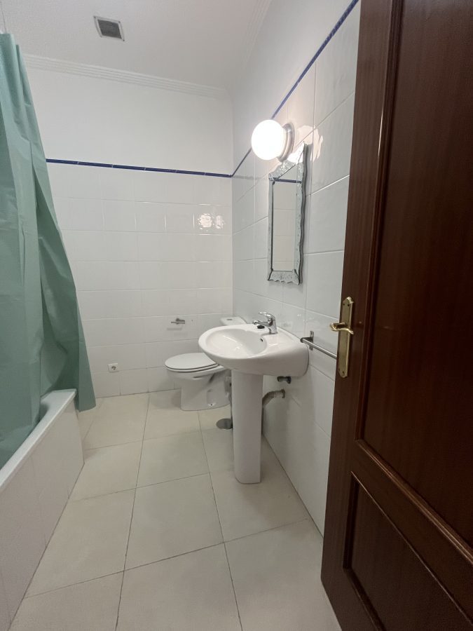 PISO AMUEBLADO CON DOS PLAZAS DE APARCAMIENTOS