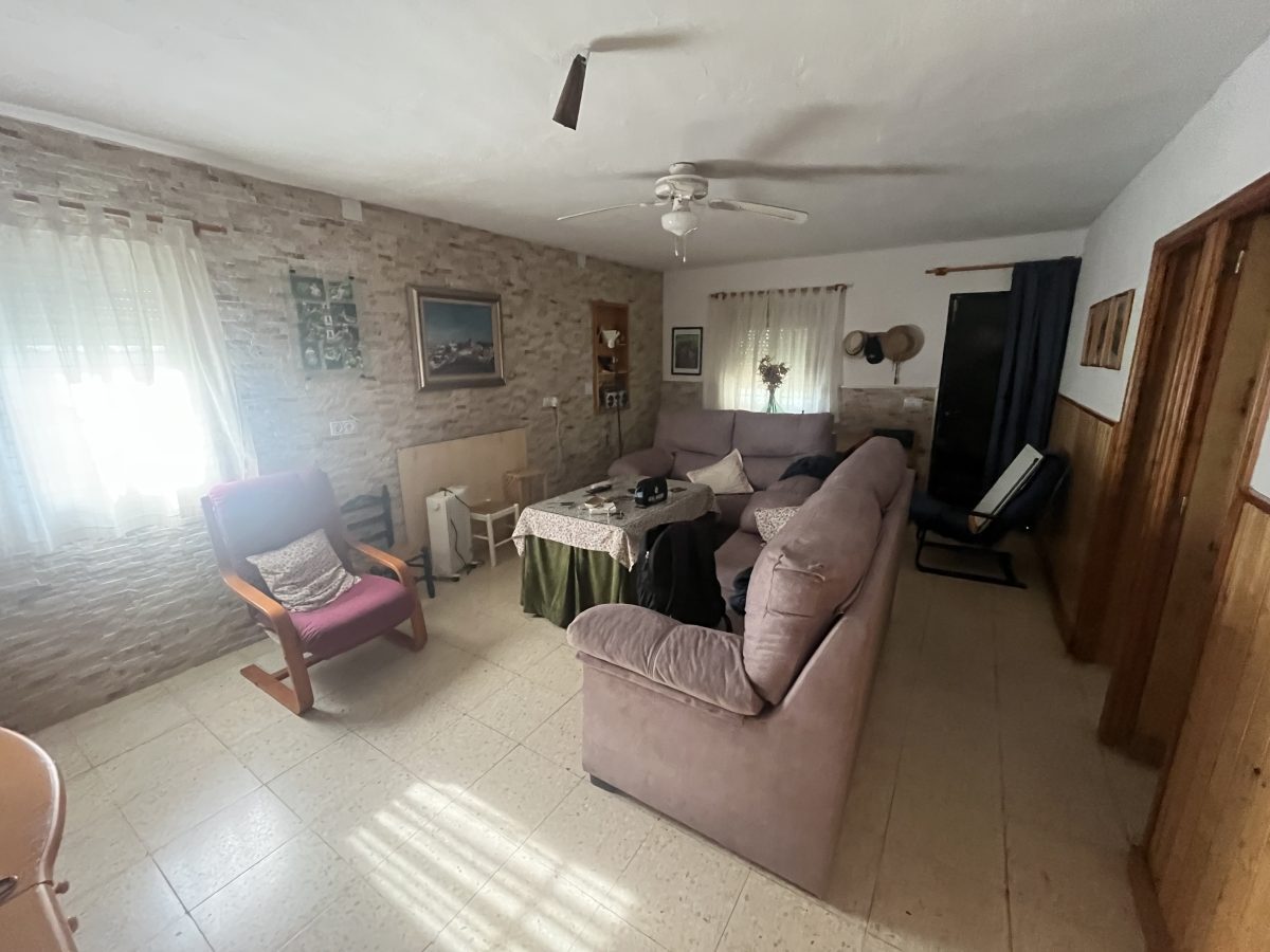 CHALET EN LOS PINOS CON PISCINA Y HUERTO