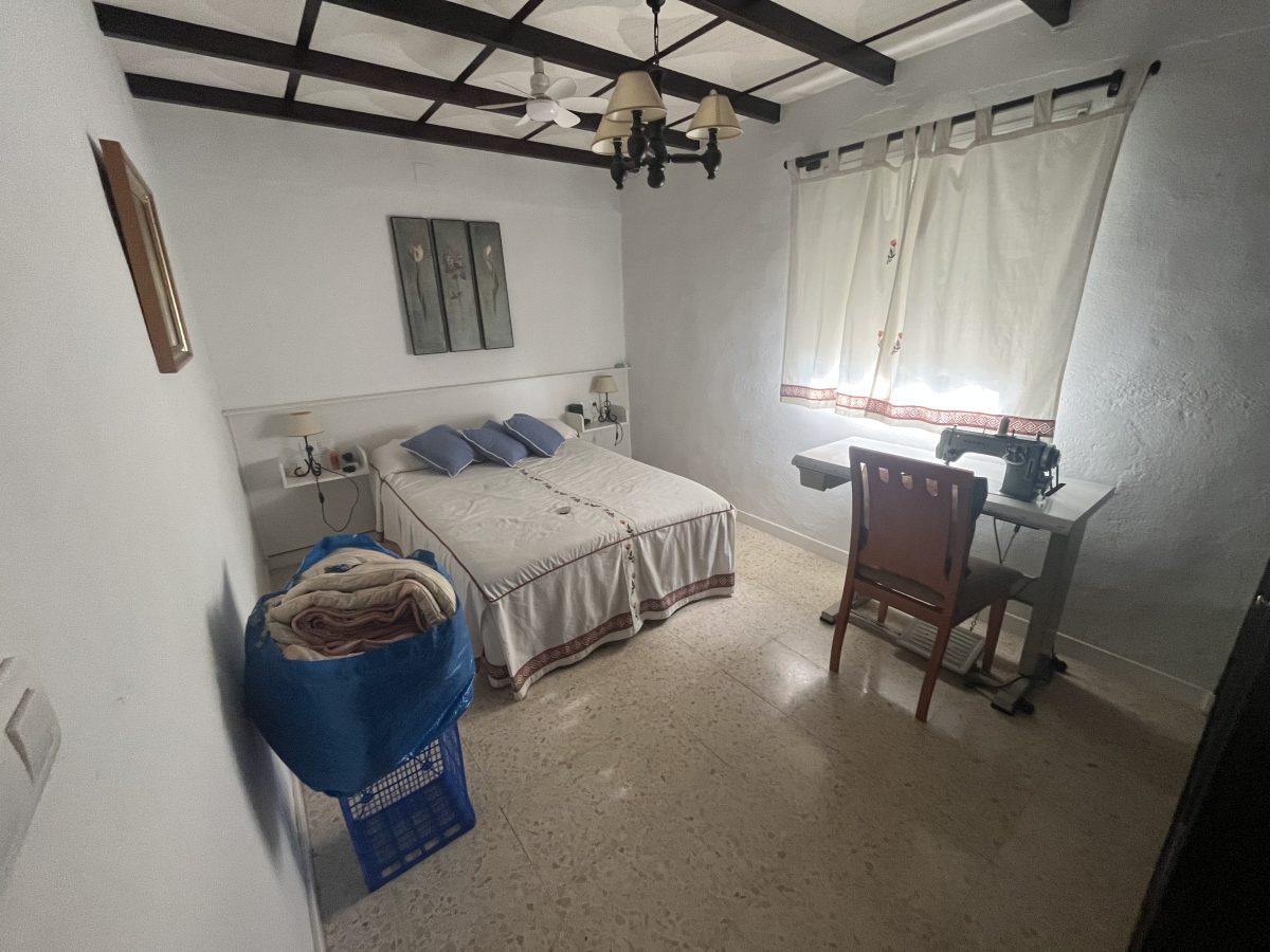 CHALET EN LOS PINOS CON PISCINA Y HUERTO