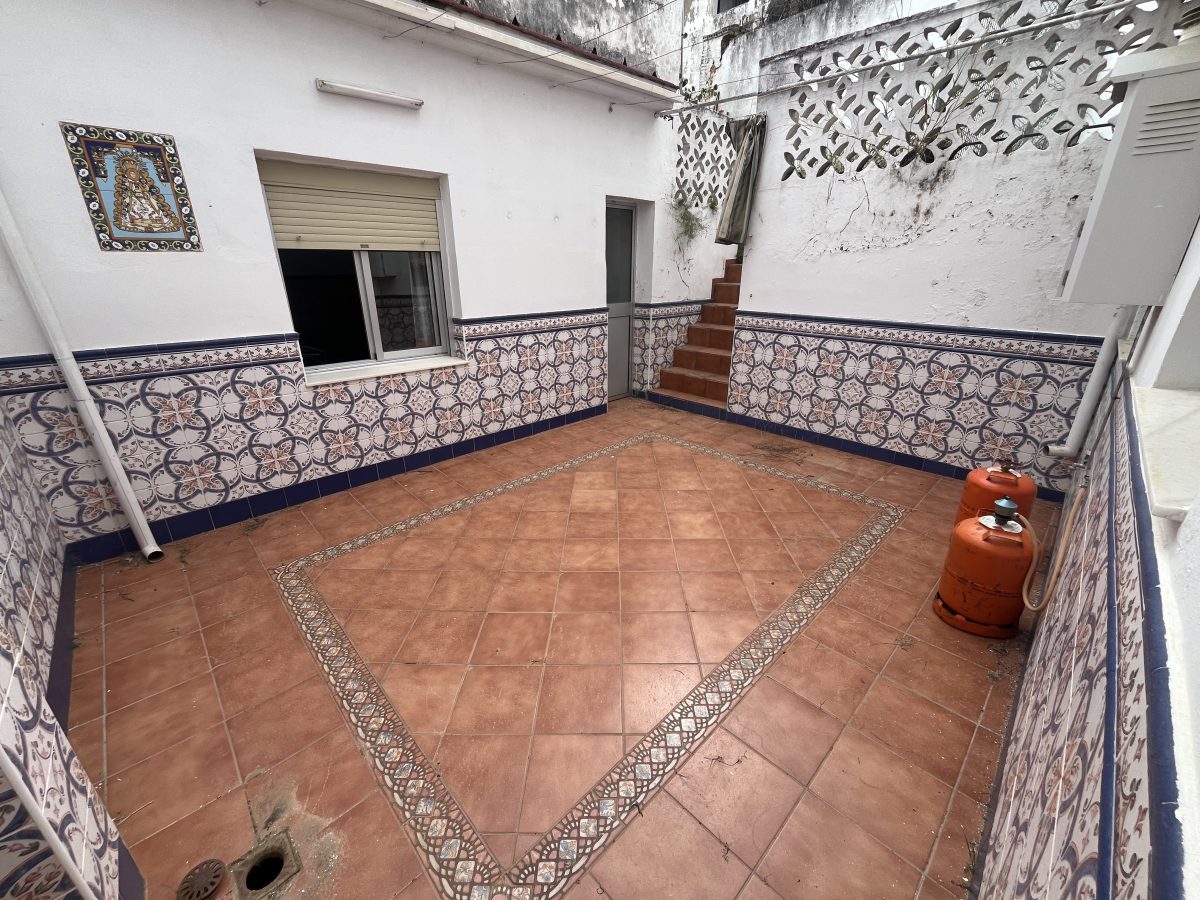 PLANTA BAJA CON PATIO