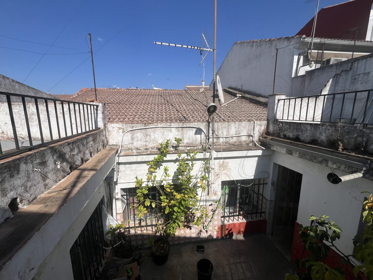 VVIENDA MÁS LOCAL COMERCIAL