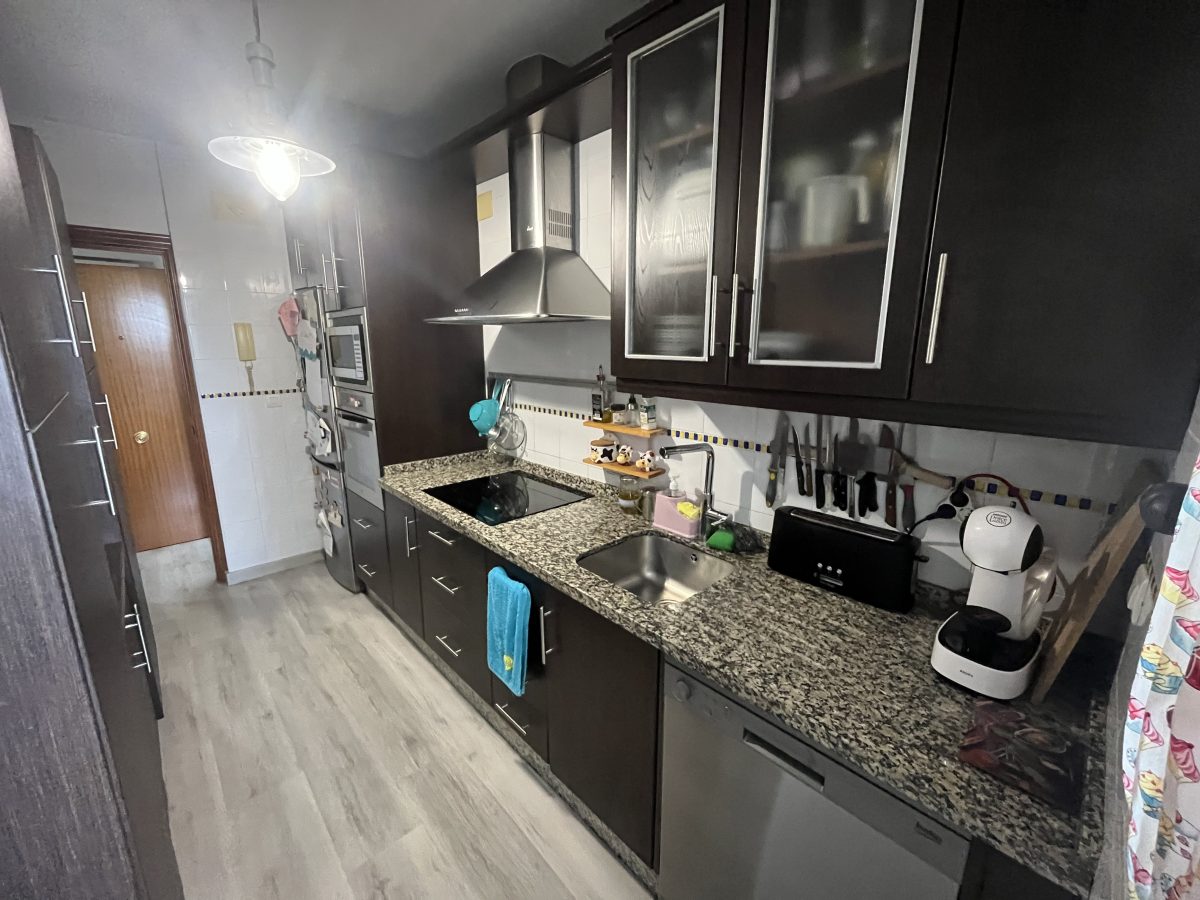 PISO EN ZONA TRANQUILA CON GARAJE Y TRASTERO