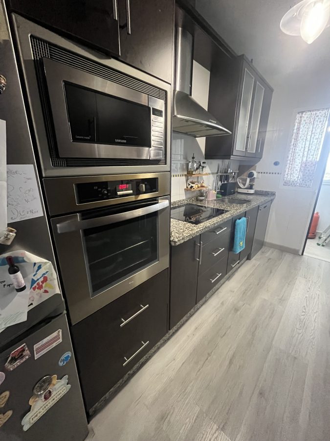 PISO EN ZONA TRANQUILA CON GARAJE Y TRASTERO