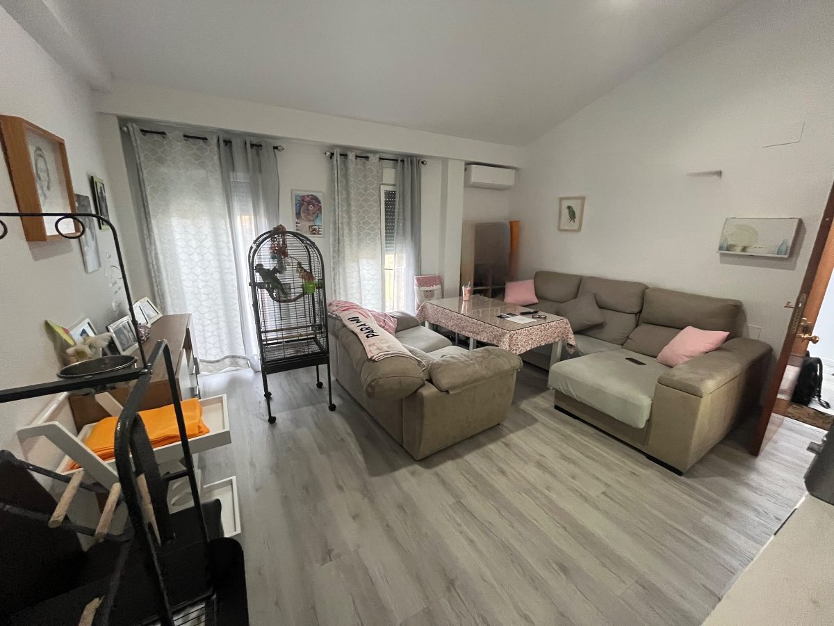 PISO EN ZONA TRANQUILA CON GARAJE Y TRASTERO